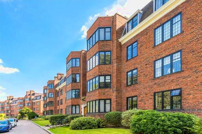 3 Bedroom Flat To Rent In Manor Fields, London, SW15