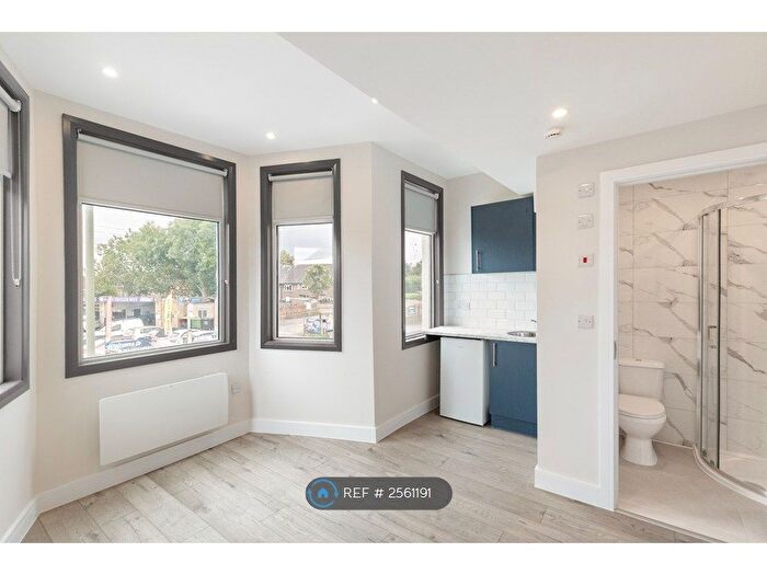 Studio To Rent In Park Road, Ashford, TW15