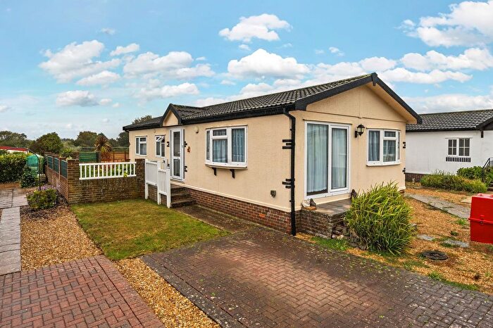 2 Bedroom Mobile/park Home For Sale In Barley Close, Nyetimber, Bognor Regis, PO21