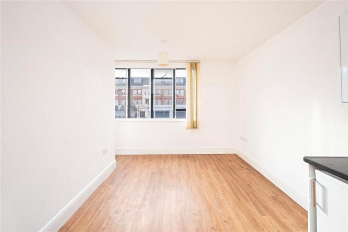 1 Bedroom Flat To Rent In Holloway Road, Holloway, London, N7