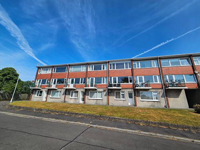 2 Bedroom Maisonette To Rent In Grove House, Clyne Close, Swansea, SA3