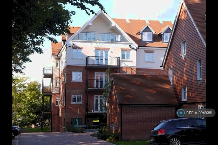 2 Bedroom Flat To Rent In Bhamra Gardens, Maidenhead, SL6