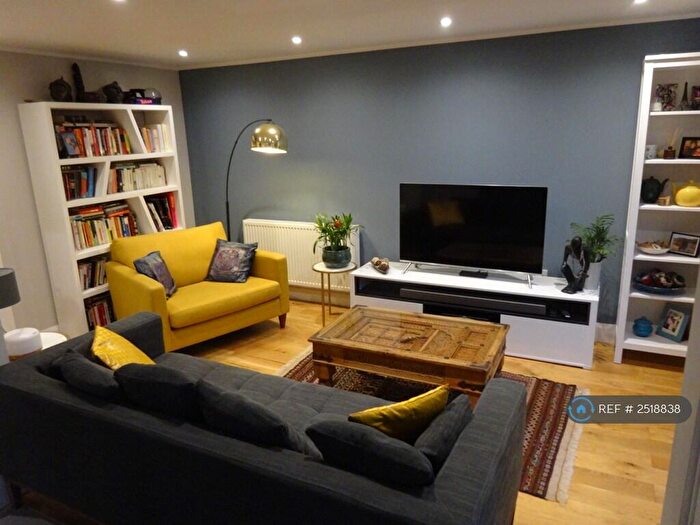 2 Bedroom Flat To Rent In York Road, London, SW11