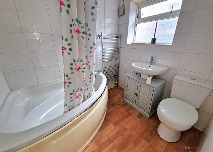 3 Bedroom Semi-Detached House For Sale In Windsor Road, Gee Cross, SK14