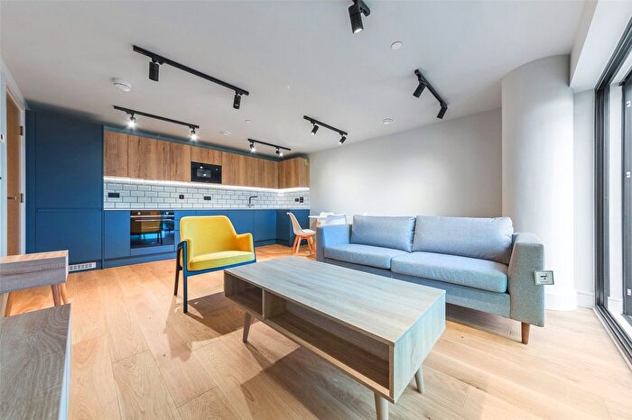 2 Bedroom Flat To Rent In Tower Bridge Road, London, SE1