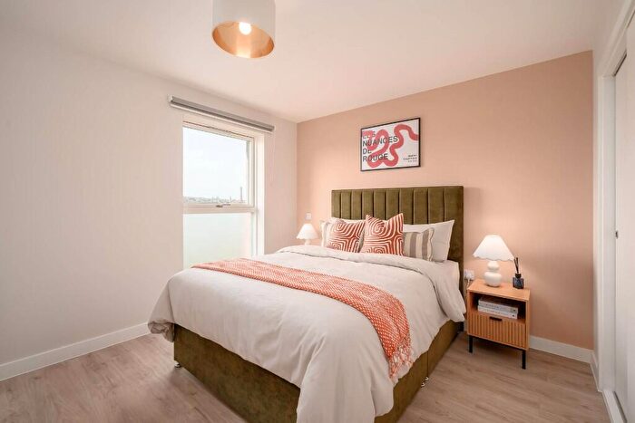 2 Bedroom Apartment To Rent In Stead's Place, Edinburgh, EH6