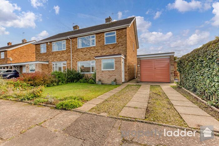 3 Bedroom Semi-detached House For Sale In Parana Court, Norwich, NR7