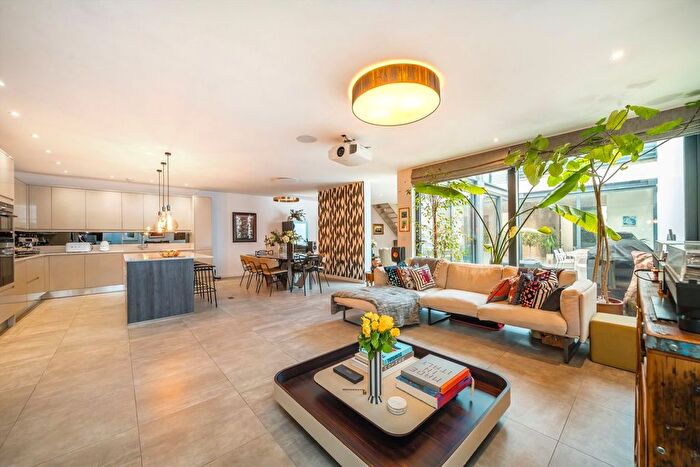 3 Bedroom Property For Sale In Beethoven Street, Queen's Park, W10