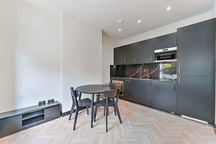 3 Bedroom Flat To Rent In Norwood High Street, London, , West Norwood, London, SE27