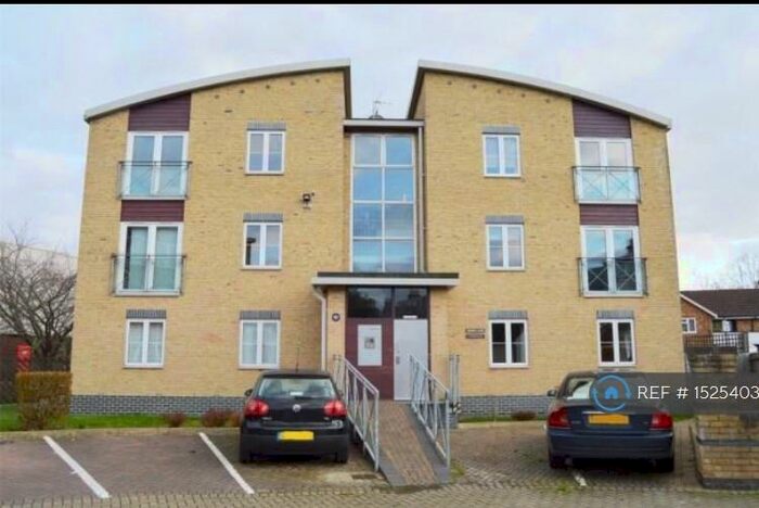 2 Bedroom Flat To Rent In Romside Place, Romford, RM7