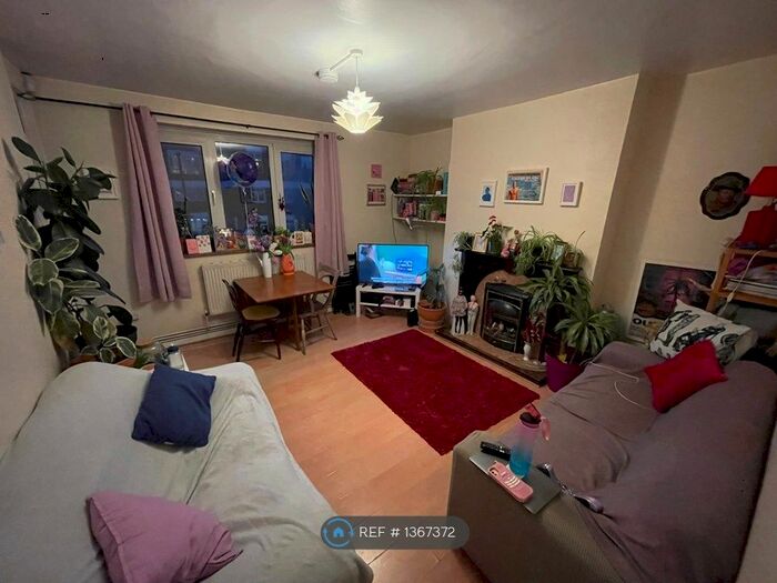 3 Bedroom Flat To Rent In Canrobert Street, London, E2