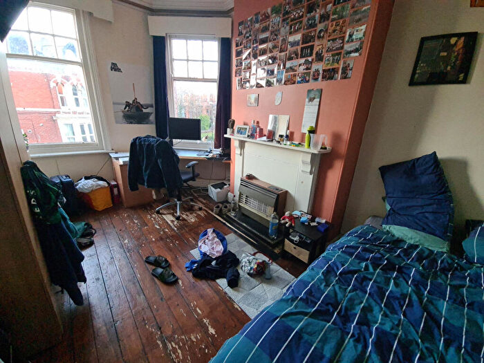 10 Bedroom House To Rent In Regent Park Avenue, Leeds, LS6