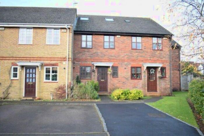 3 Bedroom Property To Rent In Bradley Close, Sutton, SM2