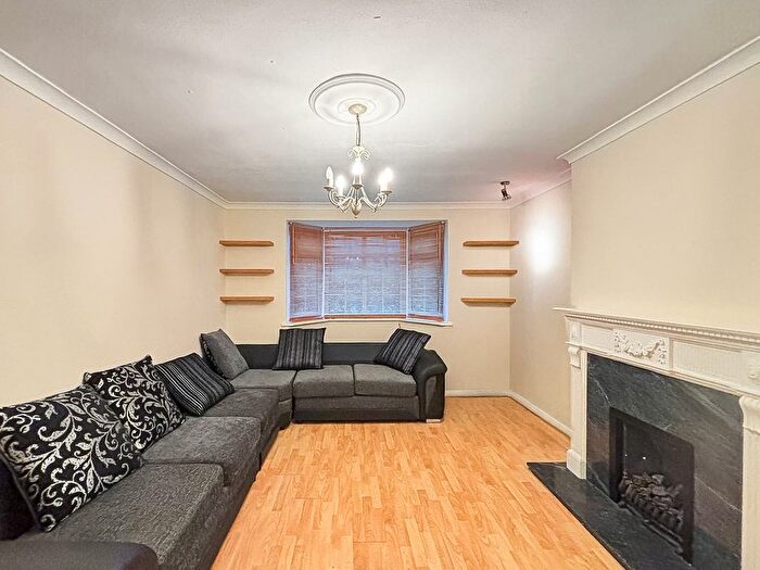 2 Bedroom Flat To Rent In The Fairway, London, NW7