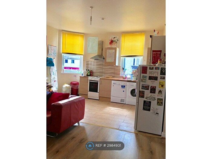 2 Bedroom Flat To Rent In High St, Birmingham, B14