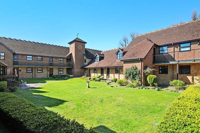 2 Bedroom Flat For Sale In Clarendon Mews, Bexley, DA5