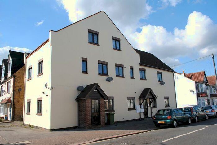 1 Bedroom Flat To Rent In Pall Mall, Leigh-on-Sea, SS9