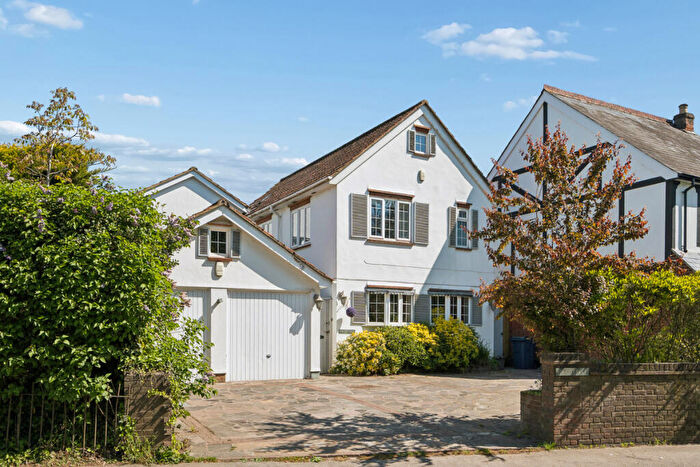 4 Bedroom Detached House For Sale In Marlow Road, Bourne End, SL8