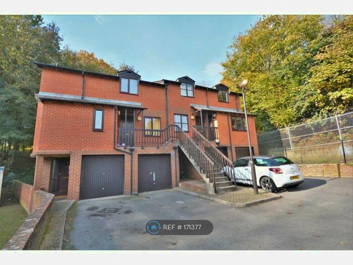 2 Bedroom Maisonette To Rent In Franklin Court, Amersham, HP7