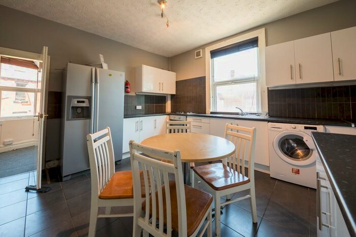 5 Bedroom End Of Terrace House To Rent In Devon Road, Leeds, West Yorkshire, LS2