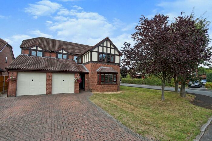 4 Bedroom Detached House For Sale In Redshank Avenue, Winsford, CW7