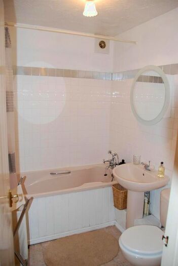 2 Bedroom Flat For Sale In Curtis Drive, London, W3