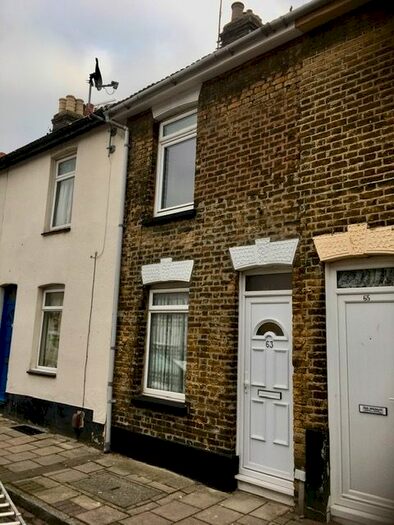 2 Bedroom Terraced House To Rent In West Street, Gillingham ME7