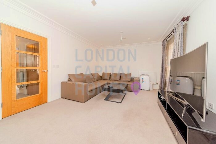 4 Bedroom Flat To Rent In Ashridge Close, London, N3