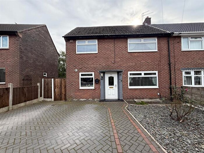 3 Bedroom Semi Detached House For Sale In Stamford Drive, Stalybridge, SK15
