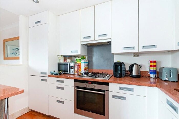 1 Bedroom Flat To Rent In Nine Elms Lane, London, SW8