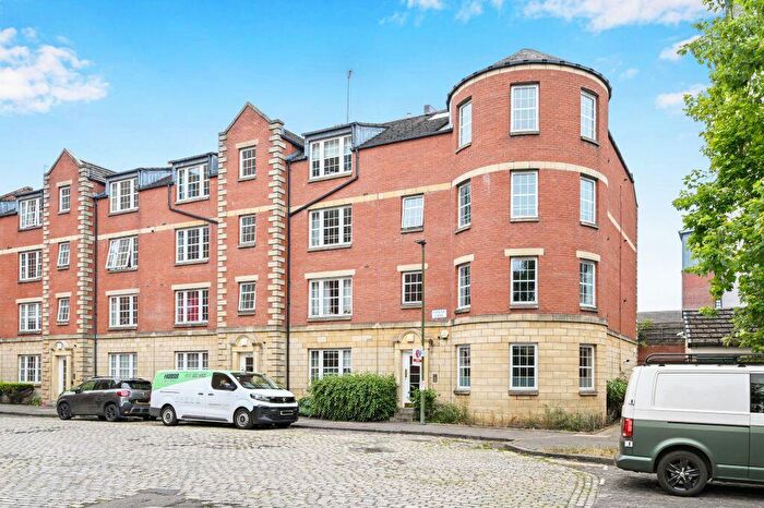 2 Bedroom Flat For Sale In / Poplar Lane, Leith, Edinburgh, EH6