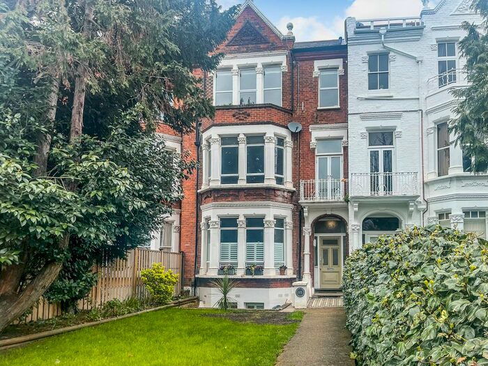 2 Bedroom Flat To Rent In Clapham Common North Side, Wandsworth, SW4