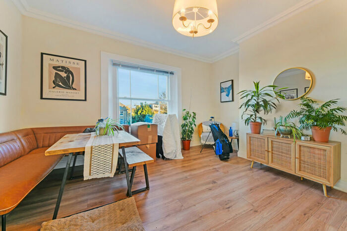 2 Bedroom Apartment To Rent In The Gardens, East Dulwich London, SE22