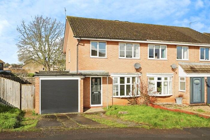 3 Bedroom Semi Detached House To Rent In Melbourne Close, Banbury, OX16
