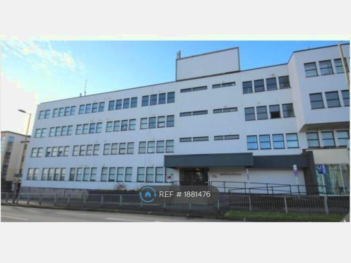 2 Bedroom Flat To Rent In Raebarn House, Waterlooville, PO7