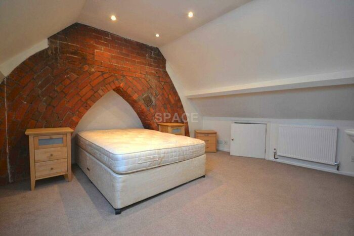 5 Bedroom Terraced House To Rent In De Beauvoir Road, Reading, RG1