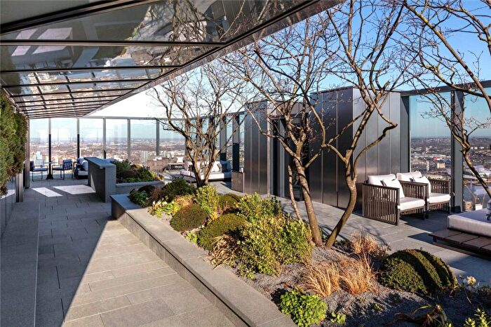 2 Bedroom Apartment To Rent In South Quay Plaza, Marsh Wall, London, E14