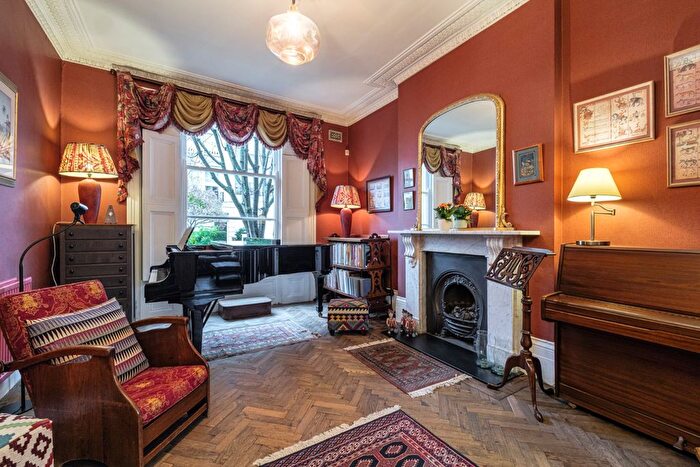 4 Bedroom Terraced House For Sale In Ellington Street, Islington, N7