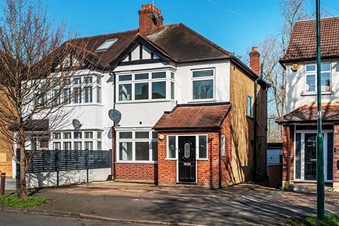 3 Bedroom Semi Detached House For Sale In Hamilton Avenue, Cheam, SM3