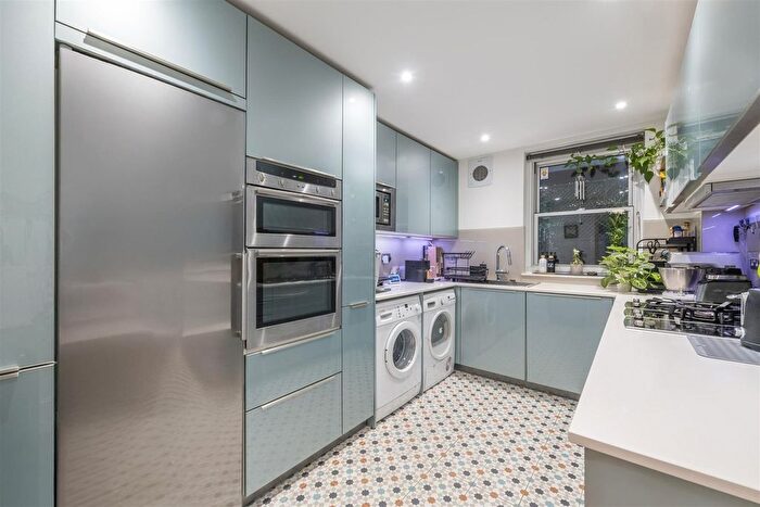 3 Bedroom Flat For Sale In Garden Apartment, Lyndhurst Gardens, Hampstead, NW3
