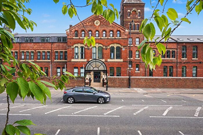 1 Bedroom Flat For Sale In New Road, St. Bartholomews Place New Road, ME1