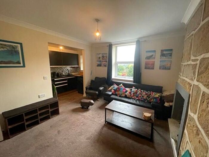 2 Bedroom Flat To Rent In New Road Side, Horsforth, Leeds, LS18