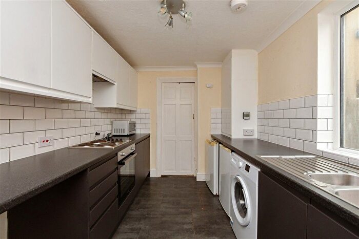 3 Bedroom Terraced House For Sale In Milburn Road, Gillingham, Kent, ME7