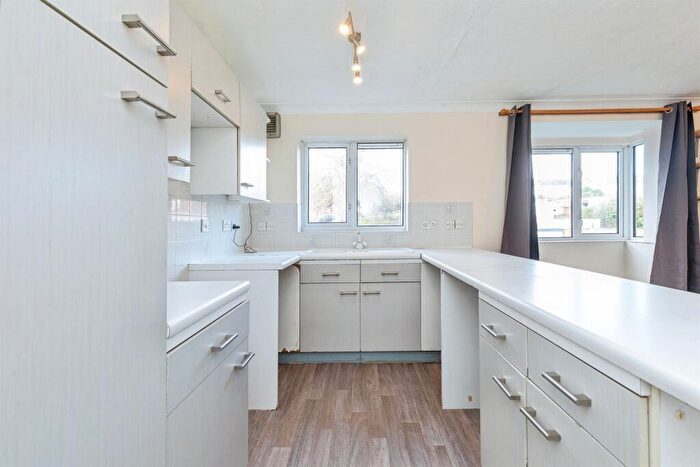 1 Bedroom Flat For Sale In Findlay Close, Rainham, ME8