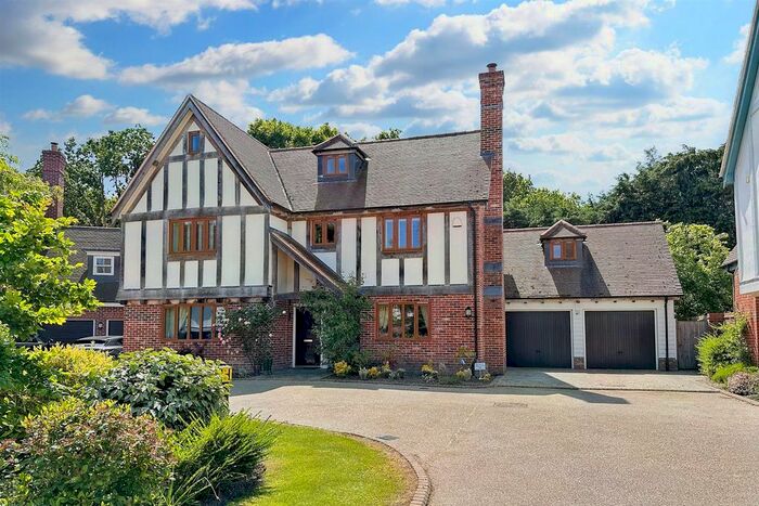 5 Bedroom Detached House For Sale In Woodland Way, Edney Common, Chelmsford, CM1