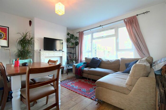2 Bedroom Flat To Rent In Queensbridge Road, London, E2