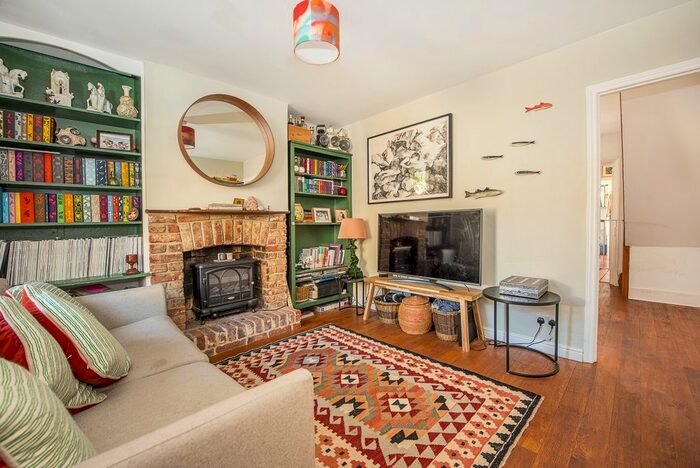 2 Bedroom Flat To Rent In Worple Street, London, SW14