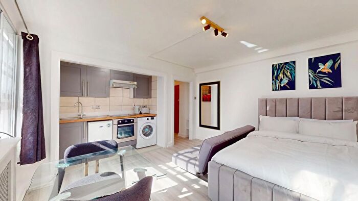 Studio To Rent In Edgware Road, London, W2