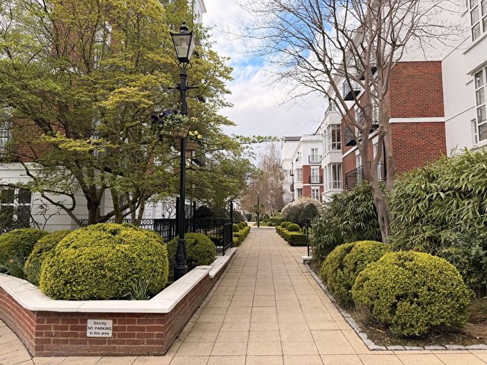 1 Bedroom Flat To Rent In Redwood Mansions, Chantry Square, W8