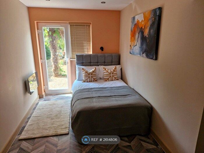 1 Bedroom Flat To Rent In Chester Road, Watford, WD18